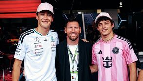 Lionel Messi con Russell y Antonelli, pilotos de Mercedes en Fórmula 1.
