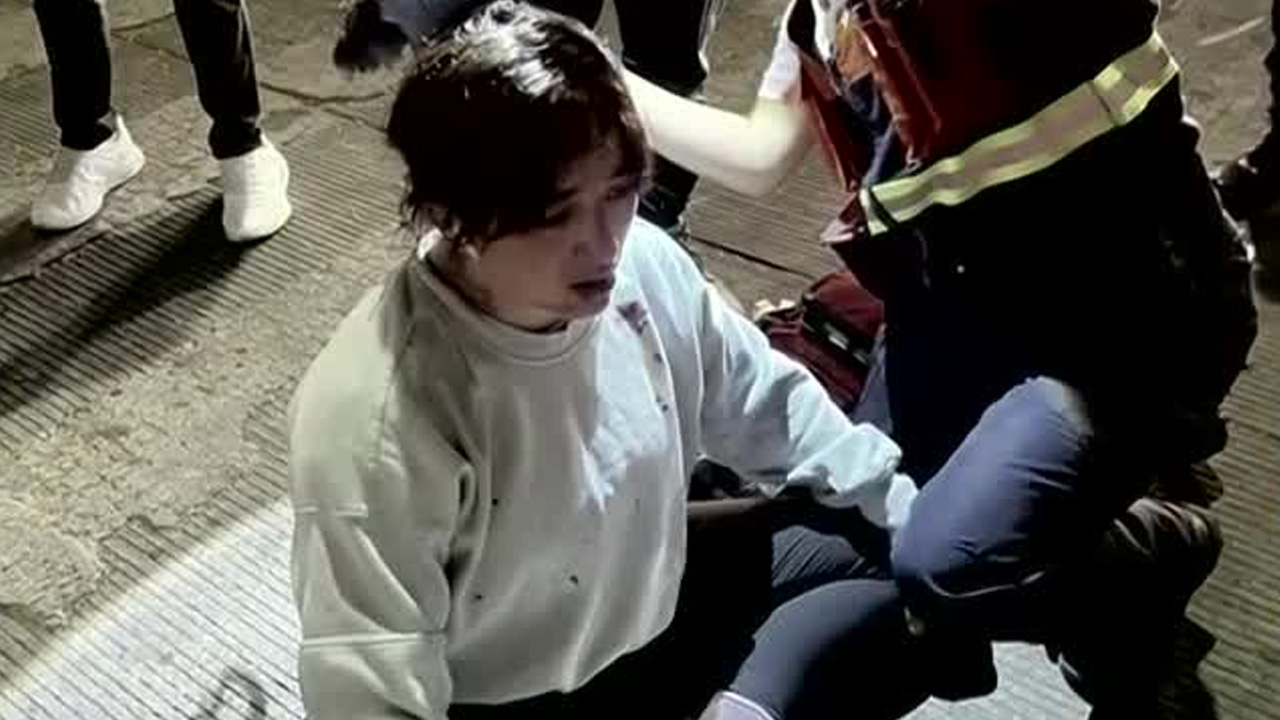 Una mujer resultó herida al accidentarse con un cable en desuso en la colonia Condesa, Ciudad de México.