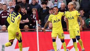 Jugadores del Tottenham festejando el segundo gol del partido ante Aston Villa en la jornada 35 de la Premier League.