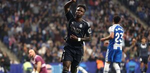 Vinícius Jr. festejando uno de sus 2 goles que anotó con Real Madrid en contra del Espanyol en la jornada 34 de LaLiga.
