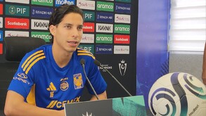 Diego Laínez en la conferencia de prensa previo al partido de Champions Cup.