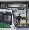 pasajeros esperando la unidad del ruta puebla en la estación fiscalía