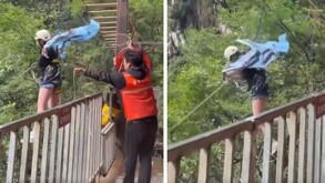 A la izquierda: Una mujer con una bandera en una tirolesa y un trabajador detrás sosteniendo una cuerda. A la derecha: la misma mujer cayendo de la tirolesa