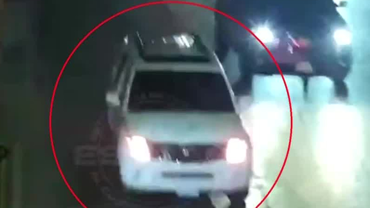 Un hombre fue detenido en Monterrey tras ser sorprendido en una camioneta blindada presuntamente vinculada a un ataque armado; le aseguraron droga.