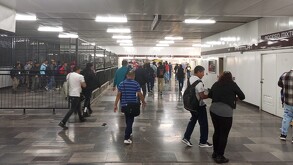 Usuarios del Metro de la Ciudad de México.