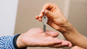 Conoce los requisitos y el proceso de registro para el programa Mi Primera Renta del IJALVI. Obtén 2,500 pesos mensuales de apoyo para tu vivienda.