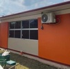 Fachada de una escuela primaria indígena en Oaxaca.