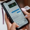 Una aplicación de mensajería abierto en un teléfono celular