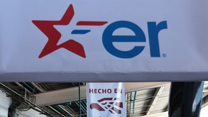 Logo de la marca Estrella Roja en lo alto.