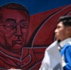 un mural del general ignacio zaragoza y un chico en el desfile del 5 de mayo