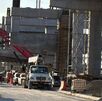 Accidente laboral en la Línea 6 del Metro frente al Aeropuerto de Monterrey deja un trabajador muerto al quedar atrapado entre vigas.