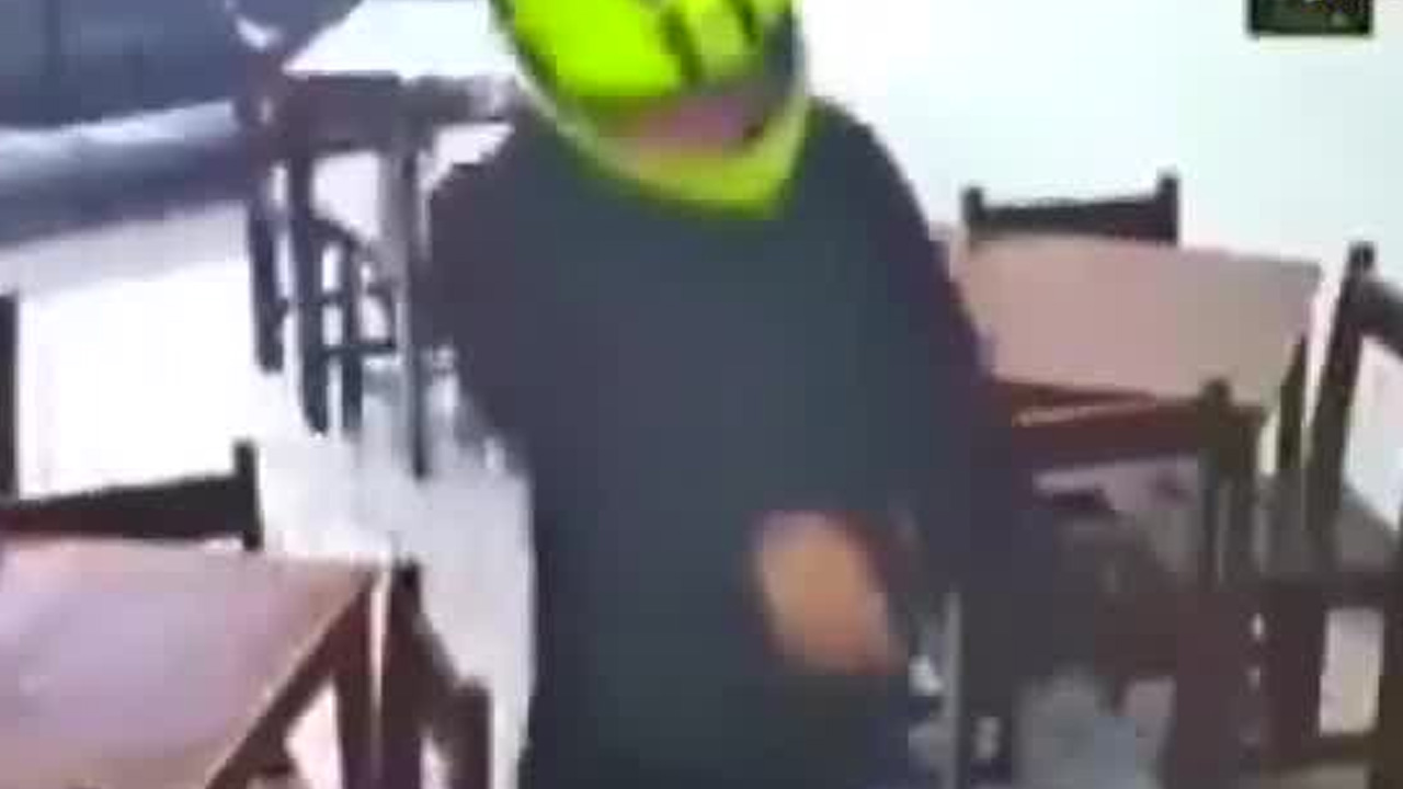 Un asalto armado a una churrería en Tejalpa, Jiutepec, fue captado en video; los delincuentes robaron dinero y pertenencias antes de huir en motocicleta.