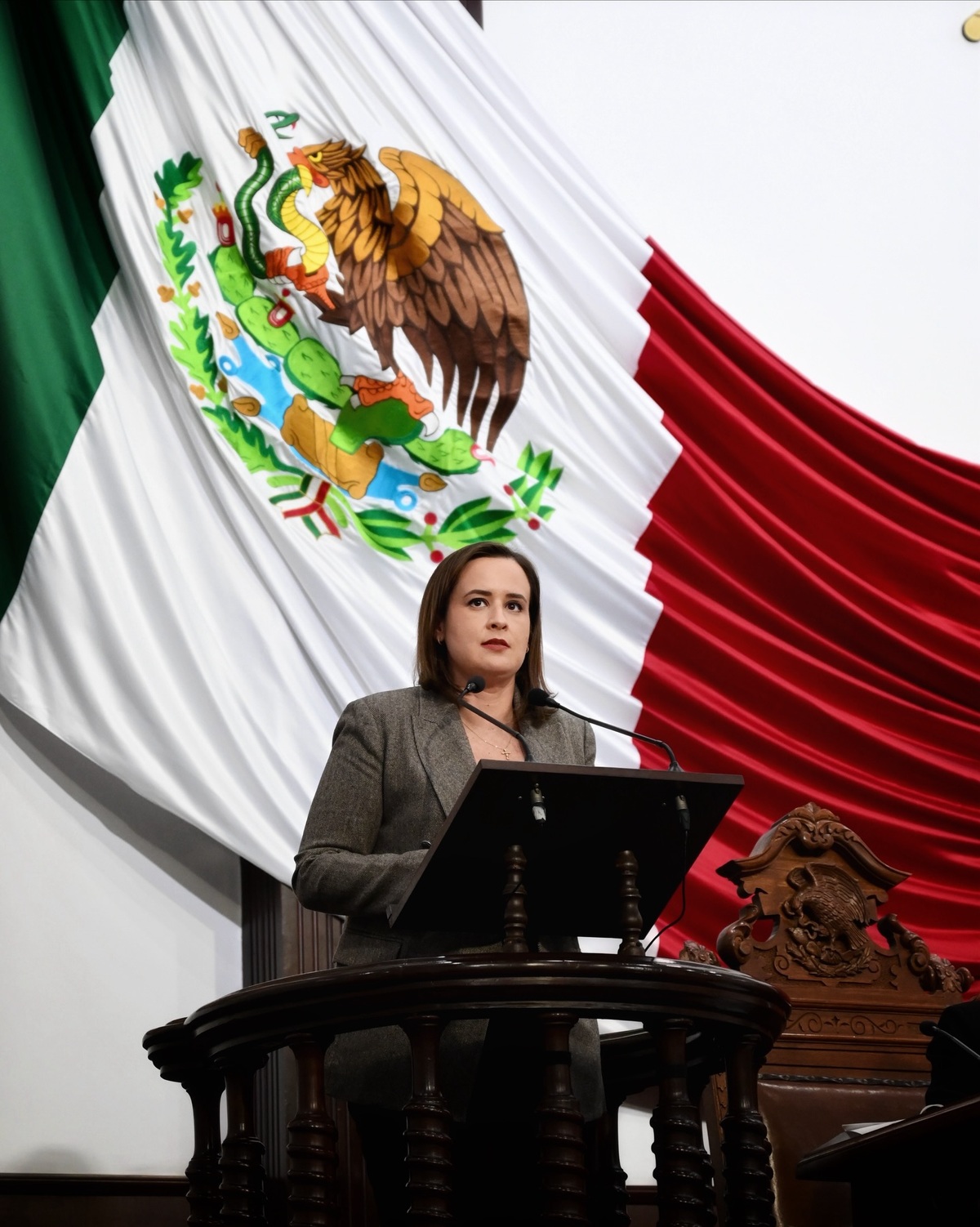 Diputada advierte que denuncia contra Antonio Flores en Texas podría afectar su candidatura si se comprueban los hechos.