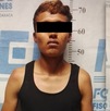 Dos hombres presentados ante la justicia en Oaxaca, cubiertos con cinta negra en los ojos.