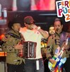 eduin caz y los tigres del norte en el escenario de la feria de puebla