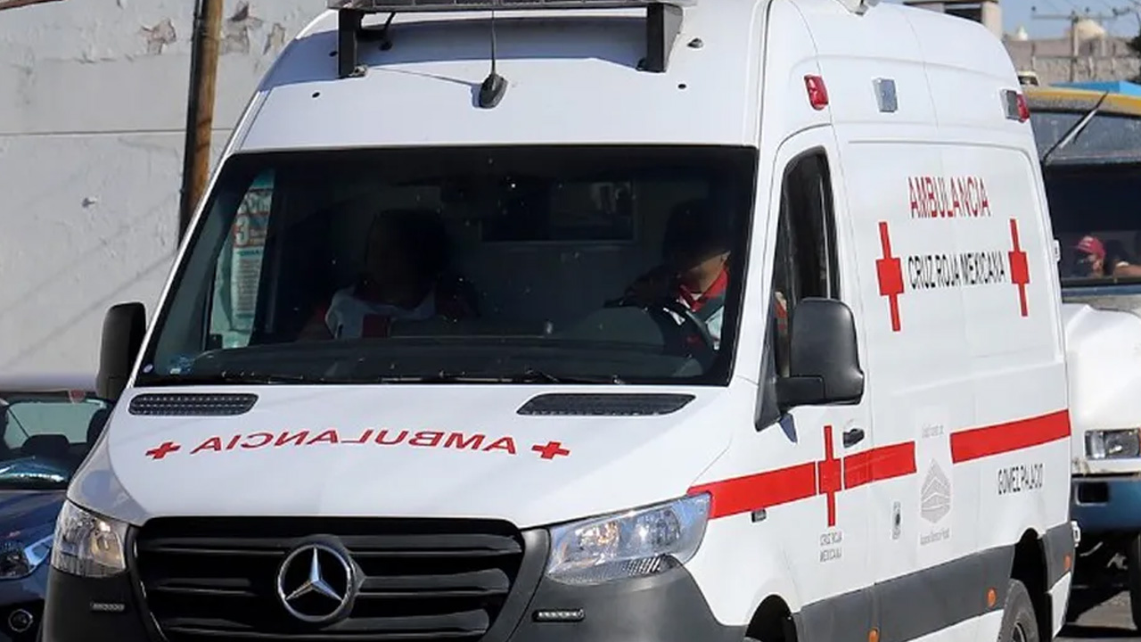 Un hombre de 37 años resultó herido en General Terán, Nuevo León, tras dispararse accidentalmente en la pierna mientras limpiaba un arma dentro de su domicilio.