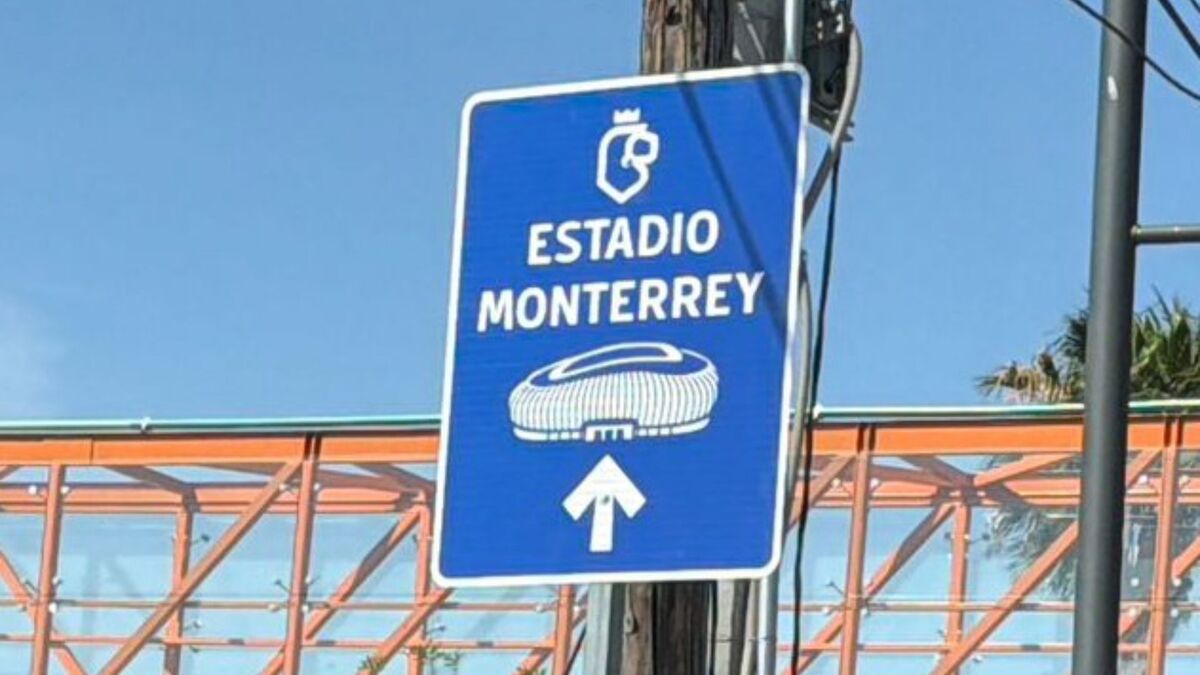 señalización instalada ante Mundial 2026 en Monterrey