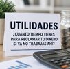 Un reloj y dinero ahorrado junto a una calculadora para contar utilidades.