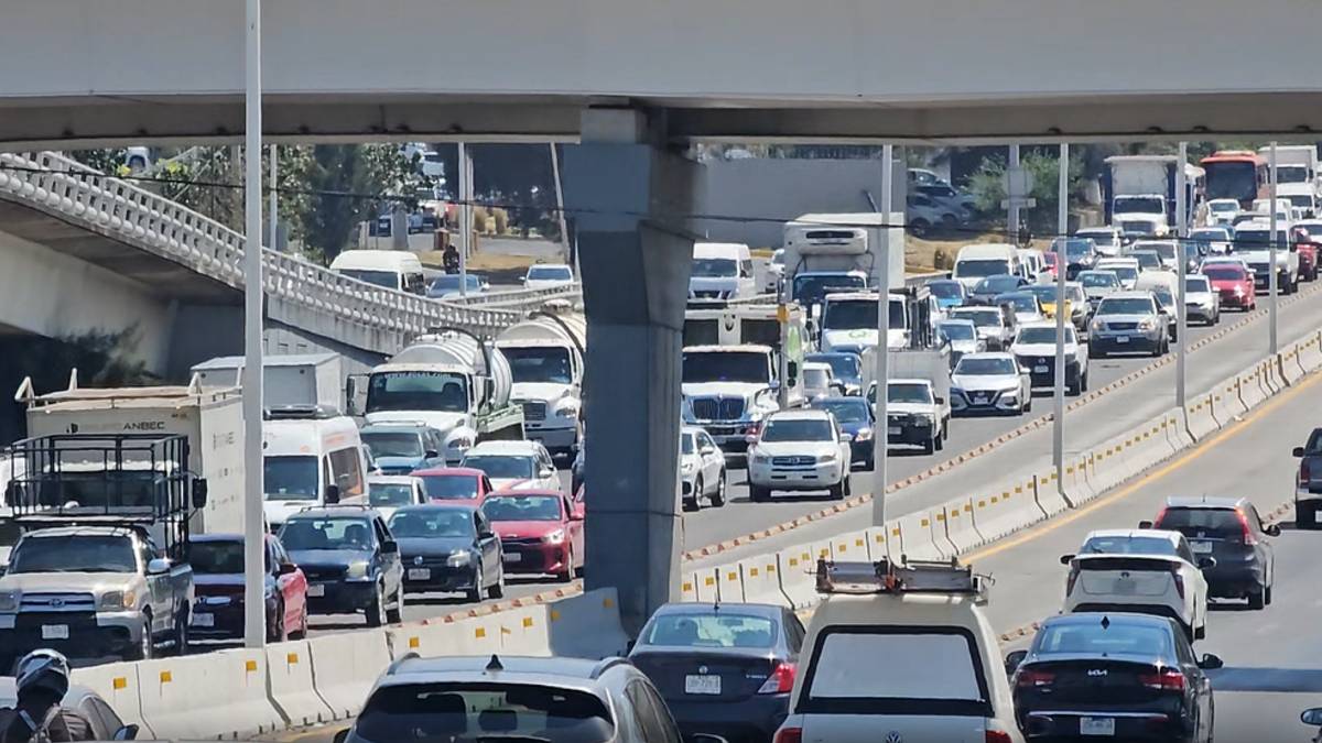 tráfico pesado que se ocasionó por el choque en Periférico Poniente