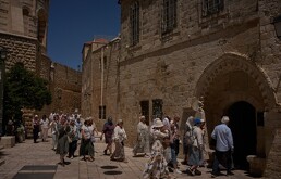 Peregrinos cristianos visitan el Cenáculo, donde muchos creen que se celebró la Última Cena descrita en la Biblia, el viernes 1 de mayo de 2026