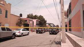 Agentes de la Fiscalía de Jalisco fueron emboscados en La Venta del Astillero, Zapopan. El saldo es de un muerto y tres heridos. Agresores huyen a Nayarit.