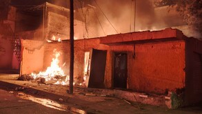 Una fuerte movilización de bomberos sofocó un incendio en una finca de Lomas del Tepeyac, Tlaquepaque.