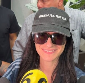 Laura Pausini llegó a Monterrey para su “Yo Canto World Tour” y dejó abierta la posibilidad de participar en algún evento relacionado con el Mundial 2026.