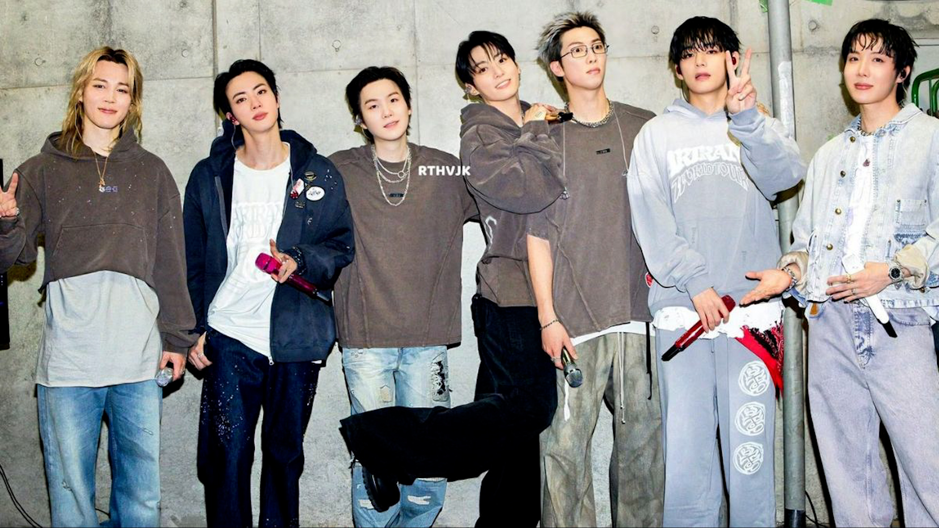Descubre cuánto cuesta la mercancía oficial de BTS en su gira por México 2026. Fans reportan gastos de hasta 10 mil dólares en el Estadio GNP.