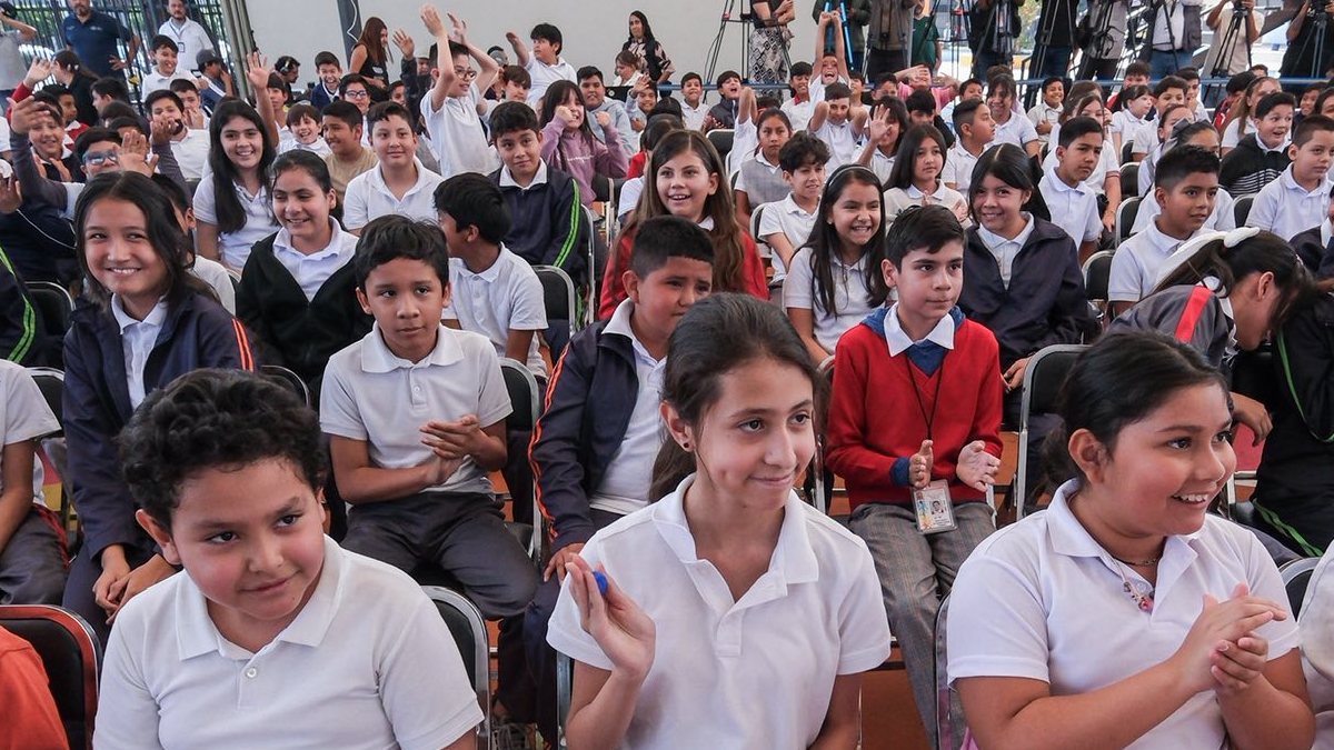 Niños felices en día de clases en Jalisco