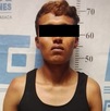 Dos hombres presentados ante la justicia en Oaxaca, cubiertos con cinta negra en los ojos.