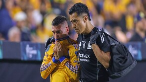 Fernando Gorriarán saliendo por lesión en el partido ante Nashville en Champions Cup.