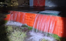 Mega fuga de agua en bomba de Simas en la colonia Ampliación Rovirosa Wade de Torreón.