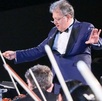 Director de la Orquesta Sinfónica del Gobierno del Estado de Puebla durante un concierto