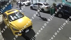 Mónica 'N' dispara al aire para amedrentar a sus vecinos en Iztapalapa.