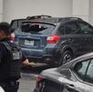 Delincuentes destrozan cristal de camioneta en plaza comercial de San Pedro y roban 800 mil pesos.