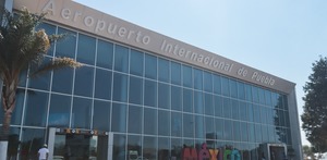 fachada del aeropuerto internacional de puebla