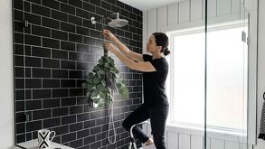 El eucalipto proporciona un ambiente de relajación en el baño gracias a sus propiedades.