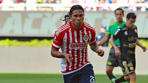 Conoce la lista de los mejores y peores fichajes de Chivas en 120 años