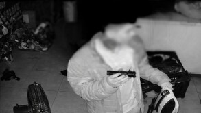 Un hombre robó equipo de audio y video con valor cercano a los 150 mil pesos de un restaurante en Guadalupe.