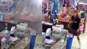 personas en pánico tras incendio en plaza fiesta las palmas.