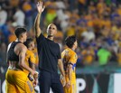 Guido Pizarro luego de un partido de Tigres en el Estadio Universitario.
