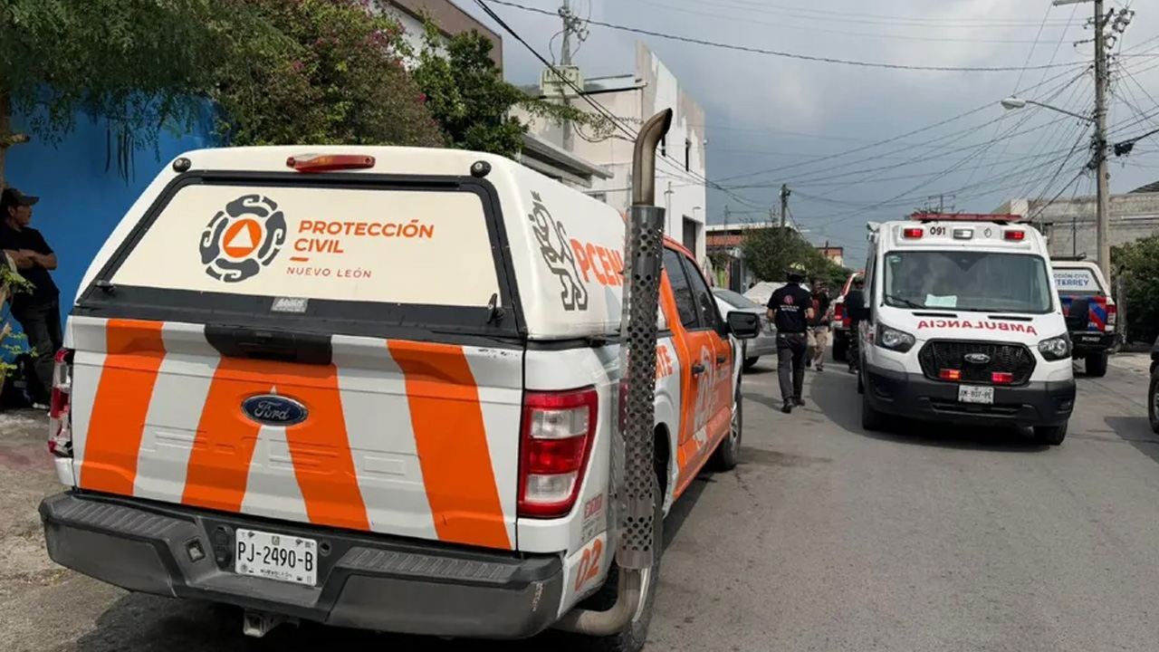 Un hombre de 47 años sufrió una descarga eléctrica mientras pintaba la parte alta de una vivienda en Monterrey.