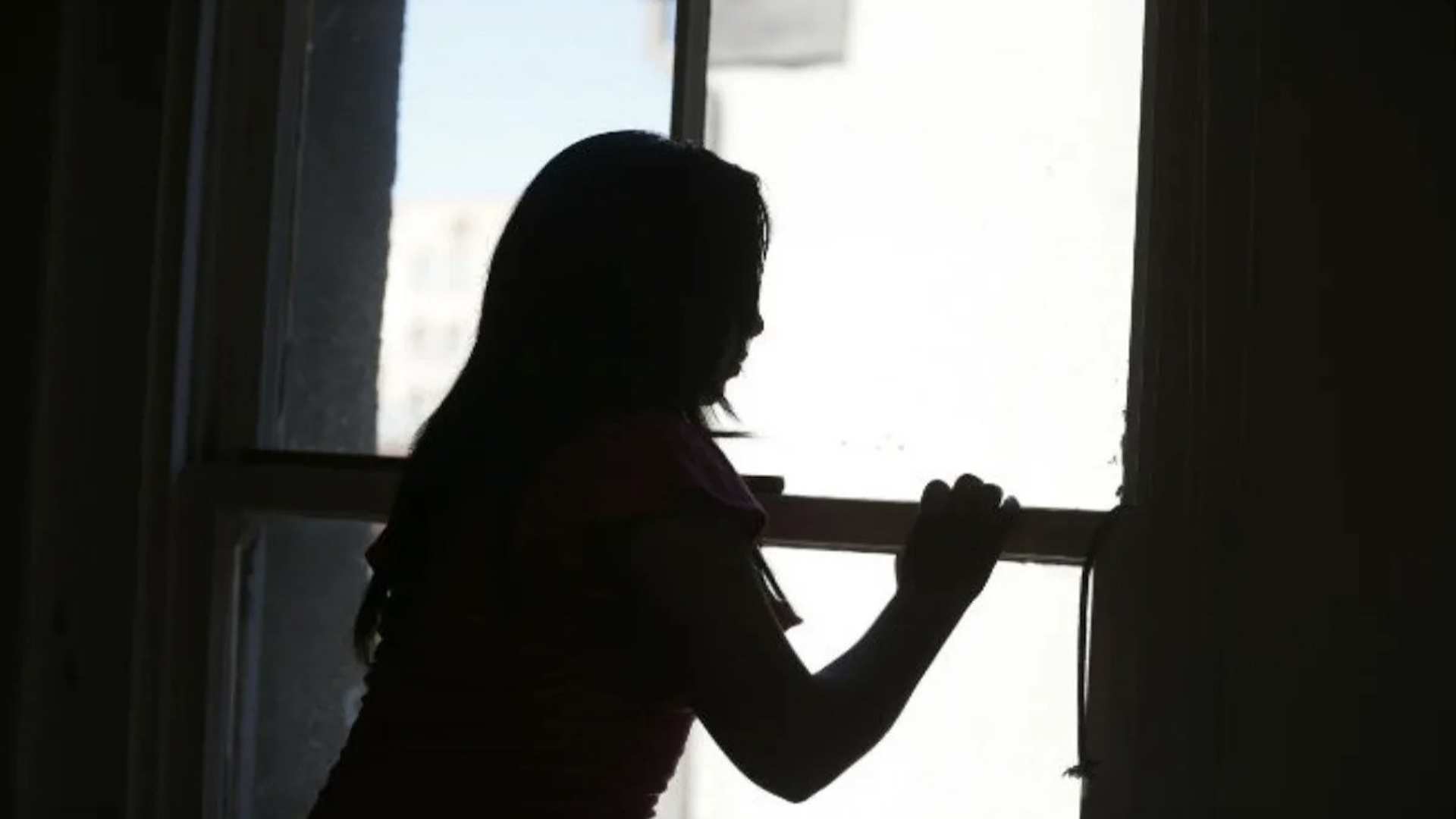 Una niña de 13 años fue agredida en una tienda de Tecámac. El abuelo denuncia que la Fiscalía de Edomex no ha asignado abogado ni apoyo psicológico.