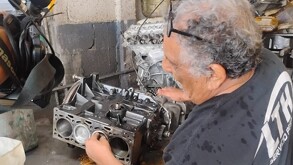 Un mecánico explicó cuáles son los daños que puede sufrir un automóvil tras circular por calles inundadas en Nuevo León.