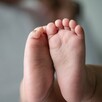 Foto genérica de pies de un bebe de 1 año.