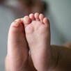 Foto genérica de pies de un bebe de 1 año.