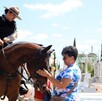 Caballo de policía montada en cementerio de Guadalajara