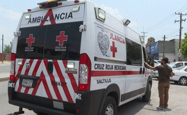 Alumno fue atendido por paramédicos tras caer en una escuela del sur de Saltillo; investigan cómo ocurrió el incidente.