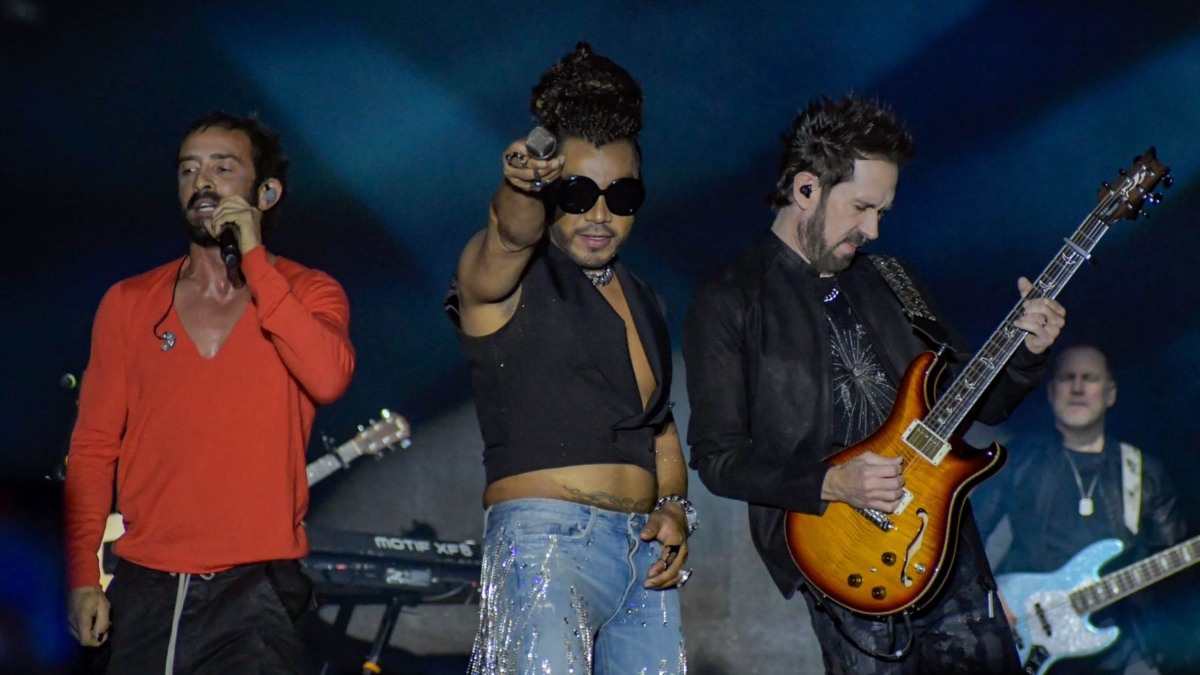 Integrantes de Camila dan concierto en escenario de la Feria de Puebla