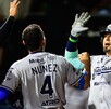 Jugadores de Sultanes de Monterrey celebrando la victoria ante Toros.